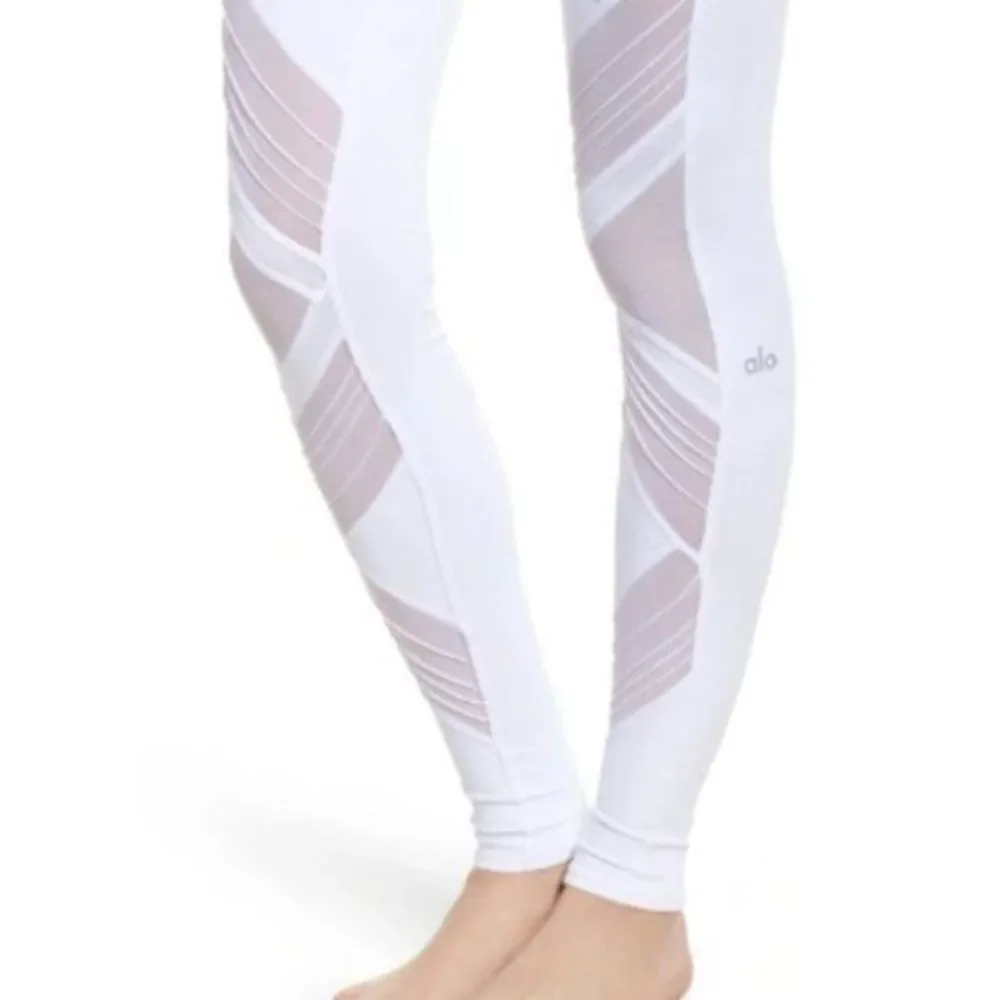 ALO YOGA Ultimate High Waist Leggings In White Size XXS